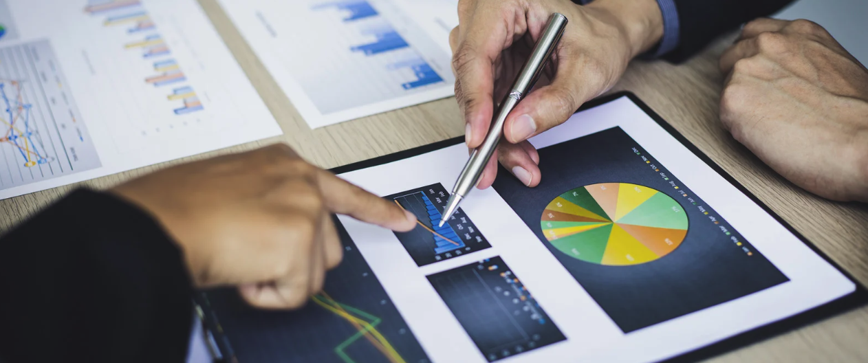 Innovaciones en la Industria del Entretenimiento y la Consultoría Empresarial